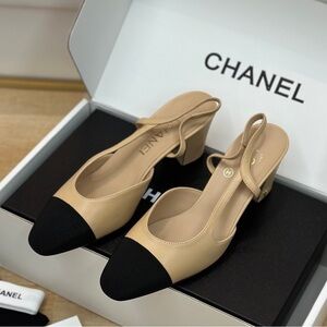 Chanel Women's Beige and Black Slingback Heels